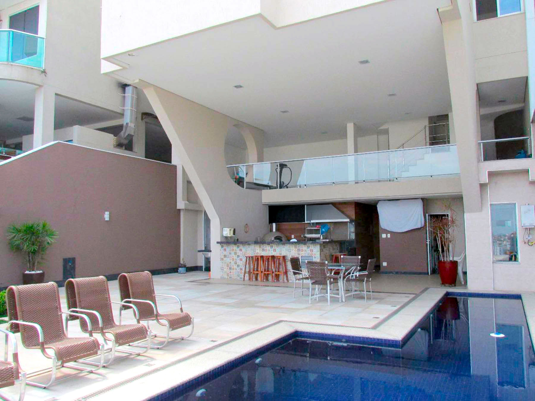 Casa de Luxo com Elevador e Vista Panorâmica