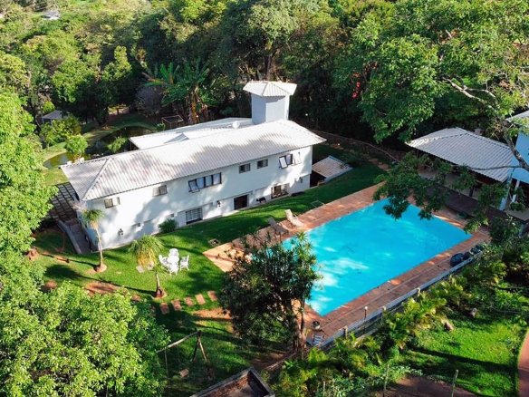Casa Porteira Fechada com Lago e Espaço Gourmet – Condomínio Nossa Fazenda