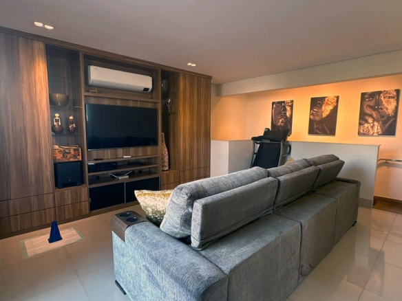 Cobertura de Luxo com 4 Quartos e Jacuzzi no Castelo