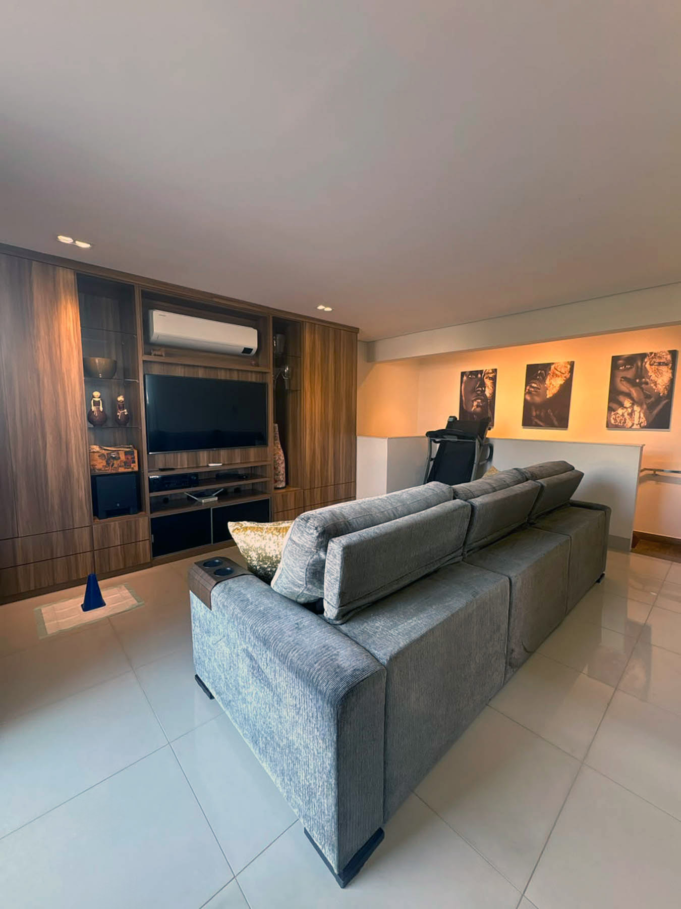 Cobertura de Luxo com 4 Quartos e Jacuzzi no Castelo