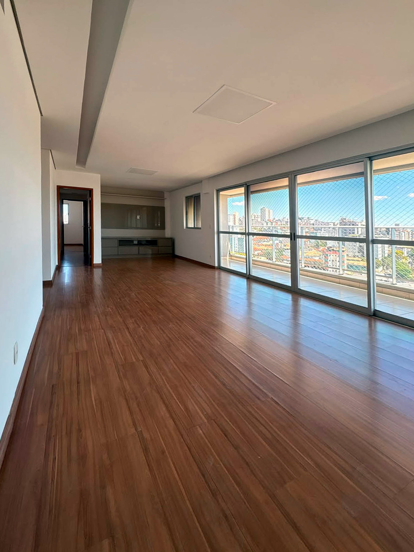 Apartamento de 124m² com varanda e lazer exclusivo no Castelo