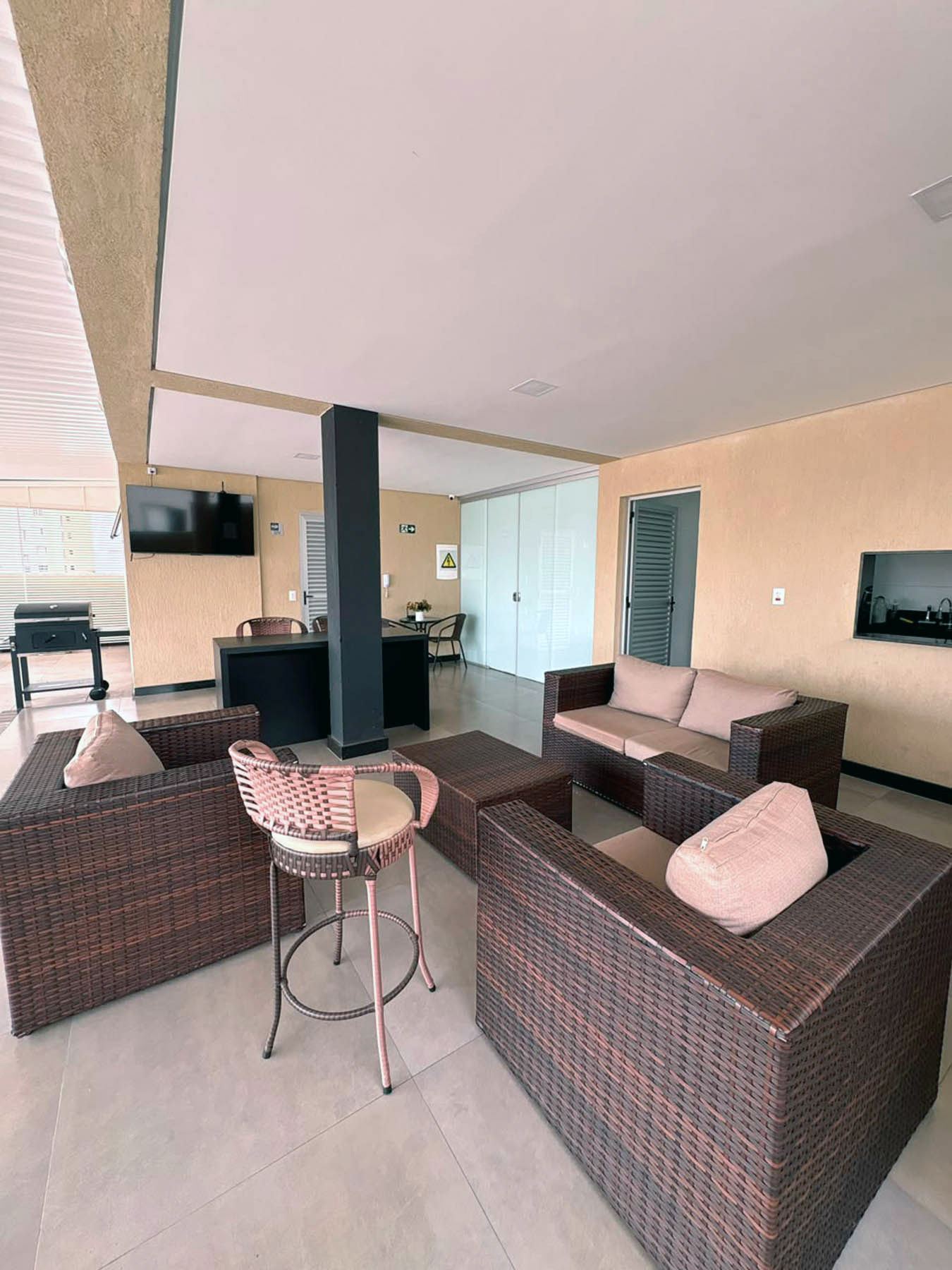 Flat Studio Moderno com Suíte e Rooftop Gourmet